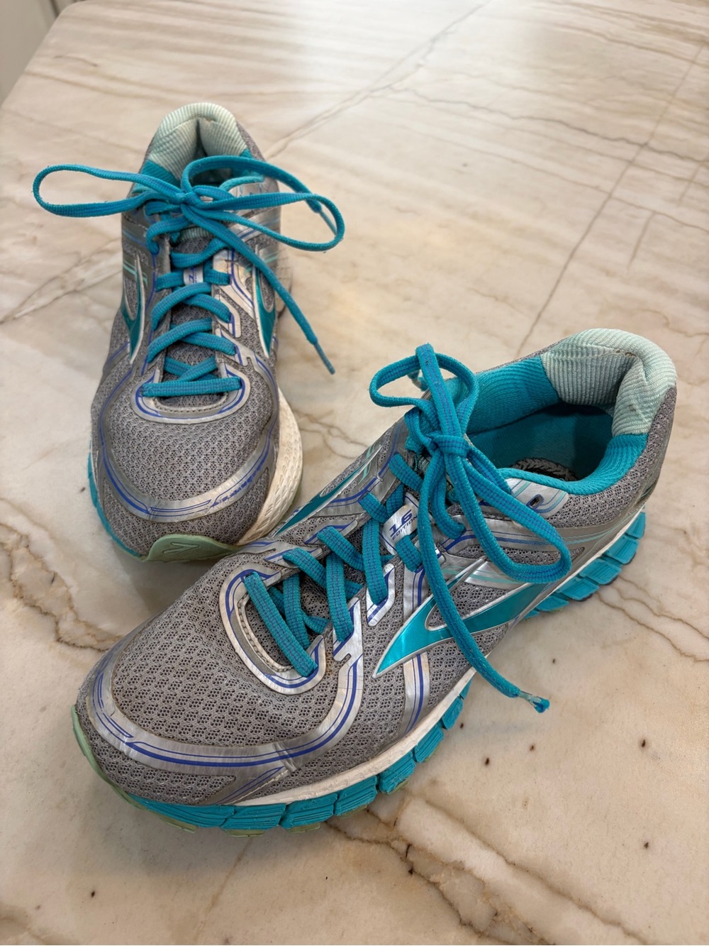 Brooks GTS-16 Women’s Gray and Teal Carpe Runem Running Shoes Size 9
